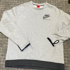 Large NIKE Internet long sleeve lightweight sweatshirt